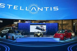 Stellantis loni vykázal rekordní obří ztrátu. Prý kvůli elektromobilům - Garáž.cz